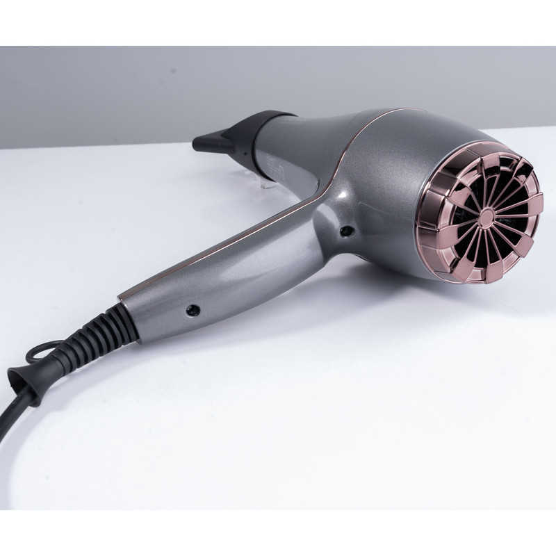 سشوار حرفه‌ای 2200 وات رومئو مدل RM-5858، موتور AC، وزن 450 گرم، المنت فلز، دارای سری متمرکز‌کننده باریک با ویژگی صاف‌کنندگی، حجم‌دهندگی، با قابلیت تنظیم دما، باد سرد