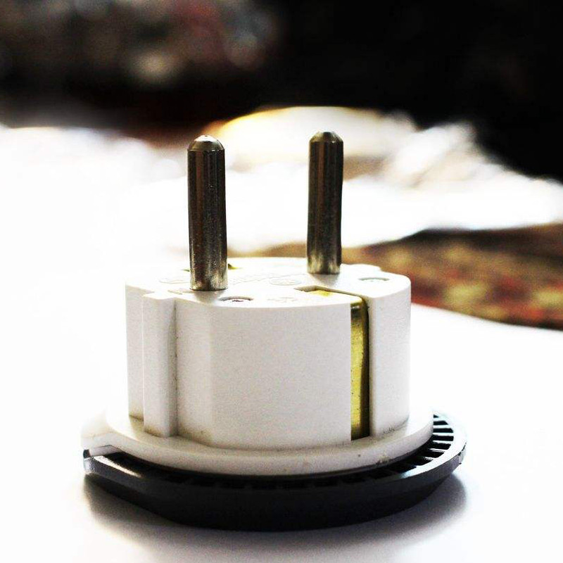 مبدل برق بهداد الکتریک مدل BE-220 بسته 2 عددی