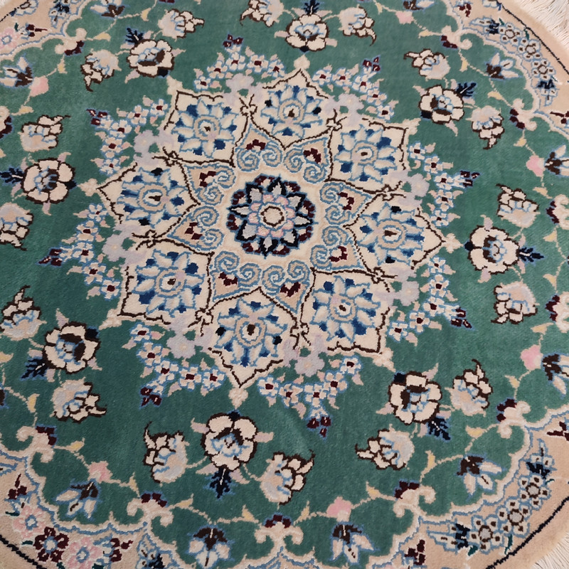 فرش دستباف یک متری طرح گرد مدل نایین D