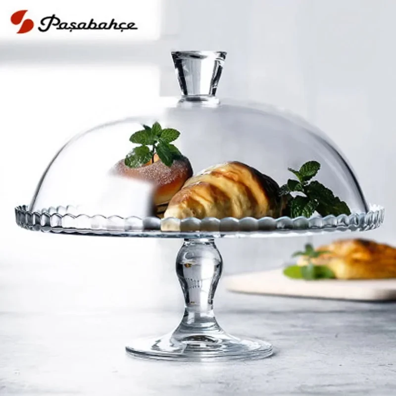 ظرف کیک‌خوری پایه‌دار پاشاباغچه با در شیشه‌ای مدل 95200، جنس کریستال، ابعاد 26×32×32 سانتی‌متر، وزن 3233 گرم، مناسب استفاده در یخچال و مایکروویو و شستشو با ماشین ظرفشویی