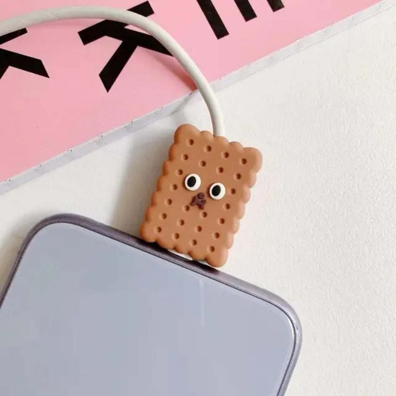 محافظ کابل شارژ و هندزفری مدل Biscuit44 بسته سه عددی