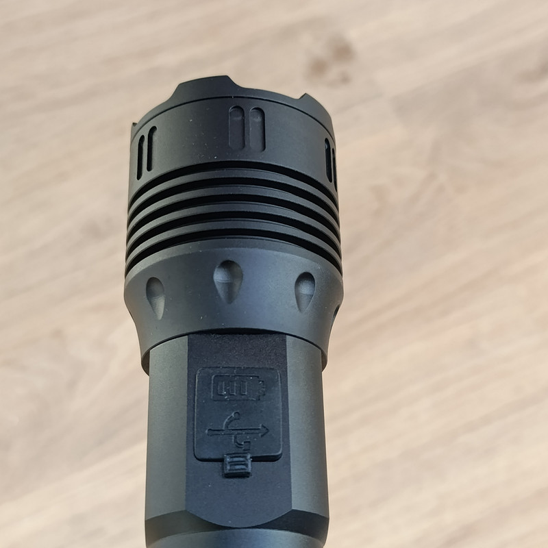 چراغ قوه دستی اسمال سان مدل zy-t700 plus با نور مهتابی