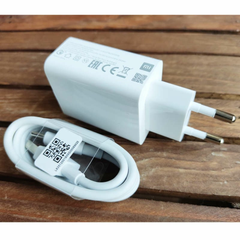 شارژر دیواری  کد 33 به همراه کابل تبدیل USB-C