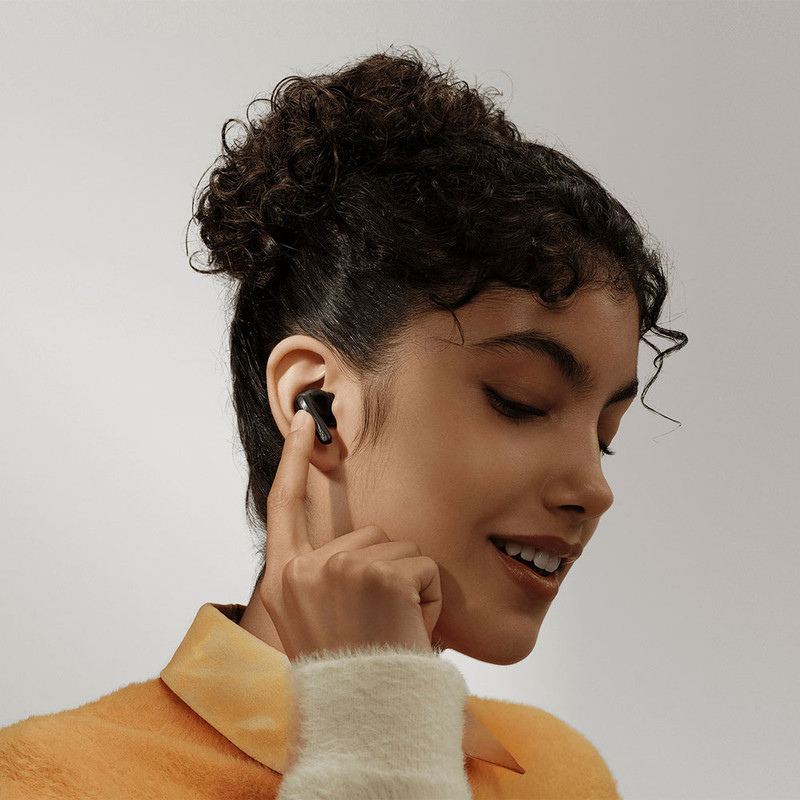 هدفون بلوتوثی شیائومی مدل Redmi Buds 5 Pro با نویز کنسلینگ فعال (ANC)، نویز کنسلینگ میکروفون (ENC)، درگاه شارژ USB Type-C، دارای میکروفون سه‌گانه در هر ایرباد برای حذف نویز و حذف صدای باد، مقاوم در برابر رطوبت و عرق