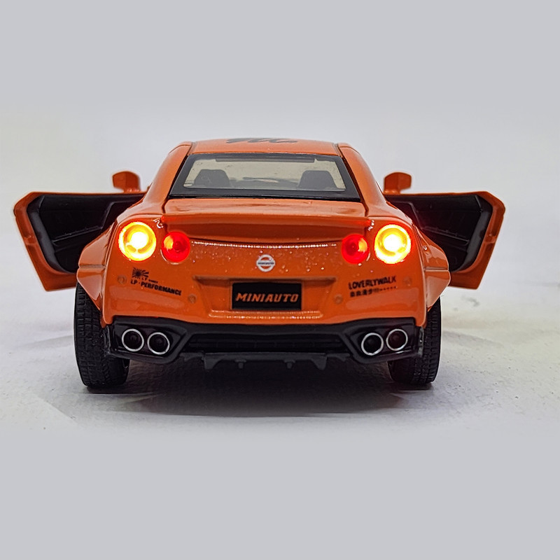 ماکت ماشین ناب سل مدل نیسان جی تی آر فلزی موزیکال چراغدار اسپرت NISSAN GTR SPORT به همراه جاسوییچی