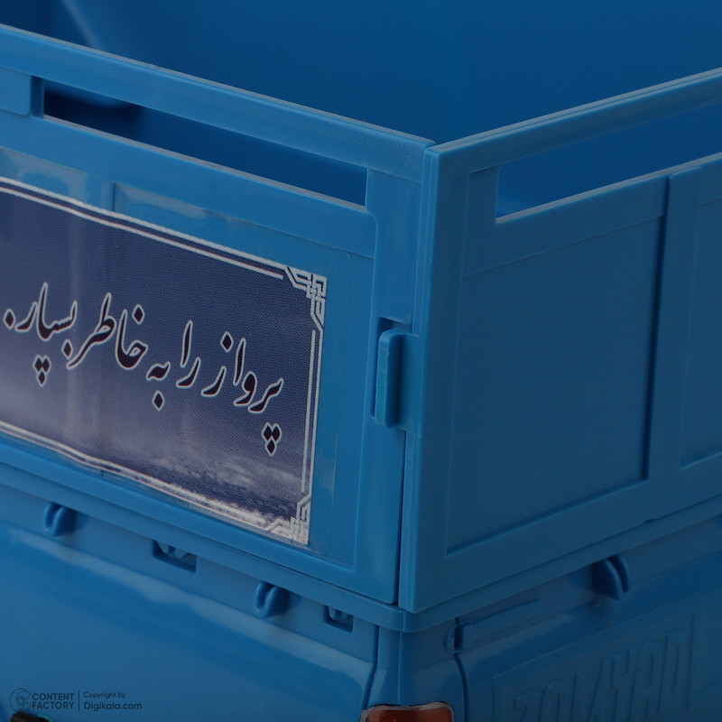 ماشین بازی وانت پلاستیکی طرح نیسان جونیور با طراحی دقیق، حرکت به جلو و عقب، چهار چرخ، ابعاد 280x100x100 میلی‌متر و وزن 600 گرم
