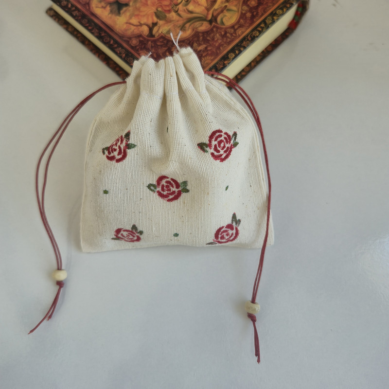 کیسه هدیه مدل نقاشی گل سرخ بسته 3 عددی