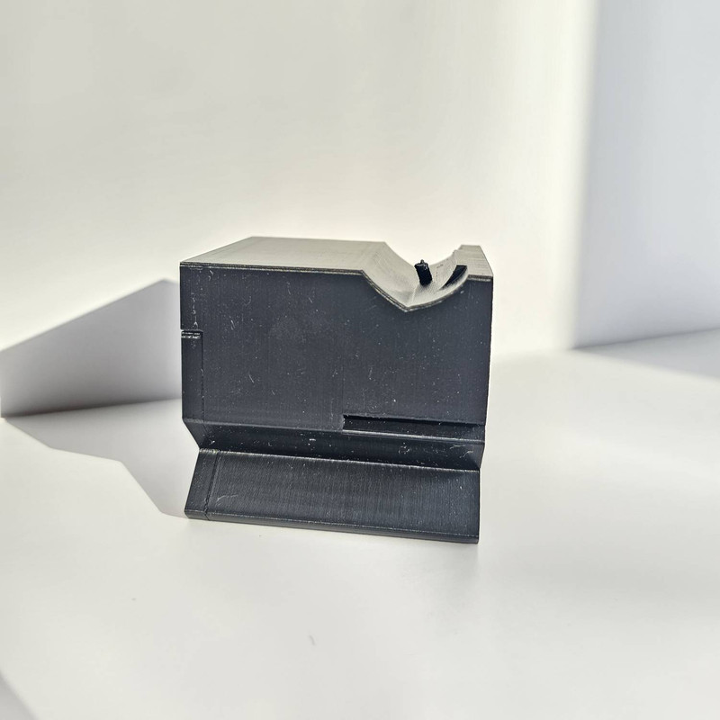 پایه نگهدارنده دسته پلی استیشن 5 طرح ضربدر مثلث