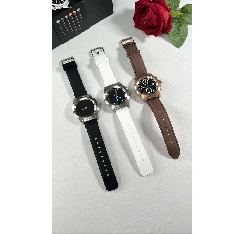 ساعت هوشمند مای کرونوز مدل zetime دارای قابلیت های صفحه نمایش لمسی، کنترل موسیقی، کنترل سطح اکسیژن خون، ضد آب، قابلیت تغییر طرح ساعت یا تم، بند سیلیکون