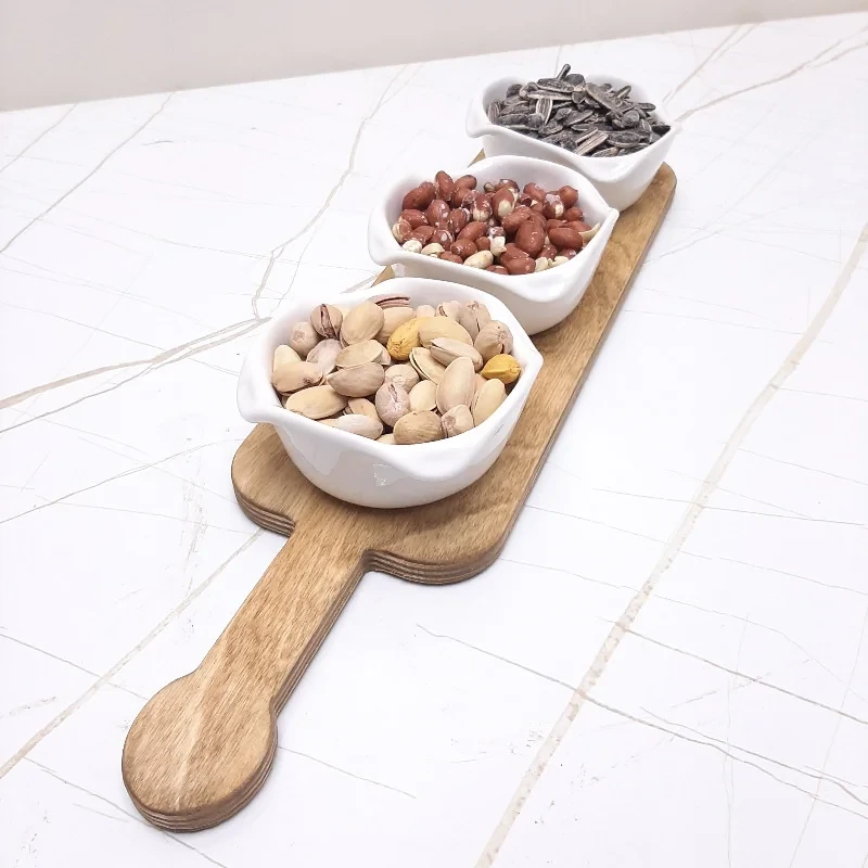 اردوخوری مربع 3 عدد کاسه سرامیک با قطر 10 سانتیمتر و ارتفاع 5 سانتیمتر، سینی چوبی ضدآب با ضخامت 12 میلی‌متر، مناسب پذیرایی