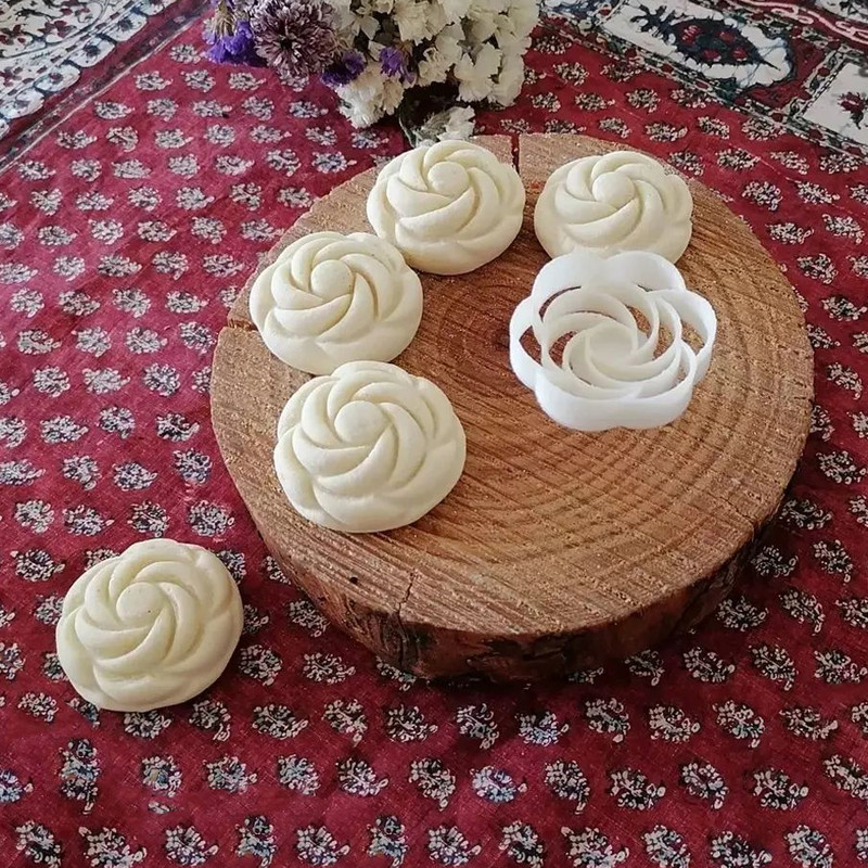 قالب شیرینی مدل سه بعدی نان برنجی طرح عشق کد 140