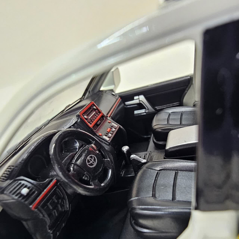 ماشین بازی کنترلی ناب سل مدل تویوتا لندکروز فلزی شارژی چراغدار Toyota Land Cruiser Rechargeable Remote Control Game Machine