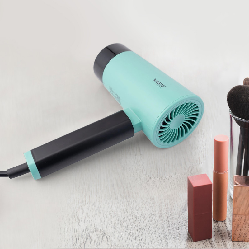 سشوار مسافرتی 1600 وات وی جی ار مدل V-426، موتور DC، وزن 600 گرم، المنت فلز، دارای سری متمرکز‌کننده باریک با ویژگی صاف‌کنندگی، با قابلیت باد سرد