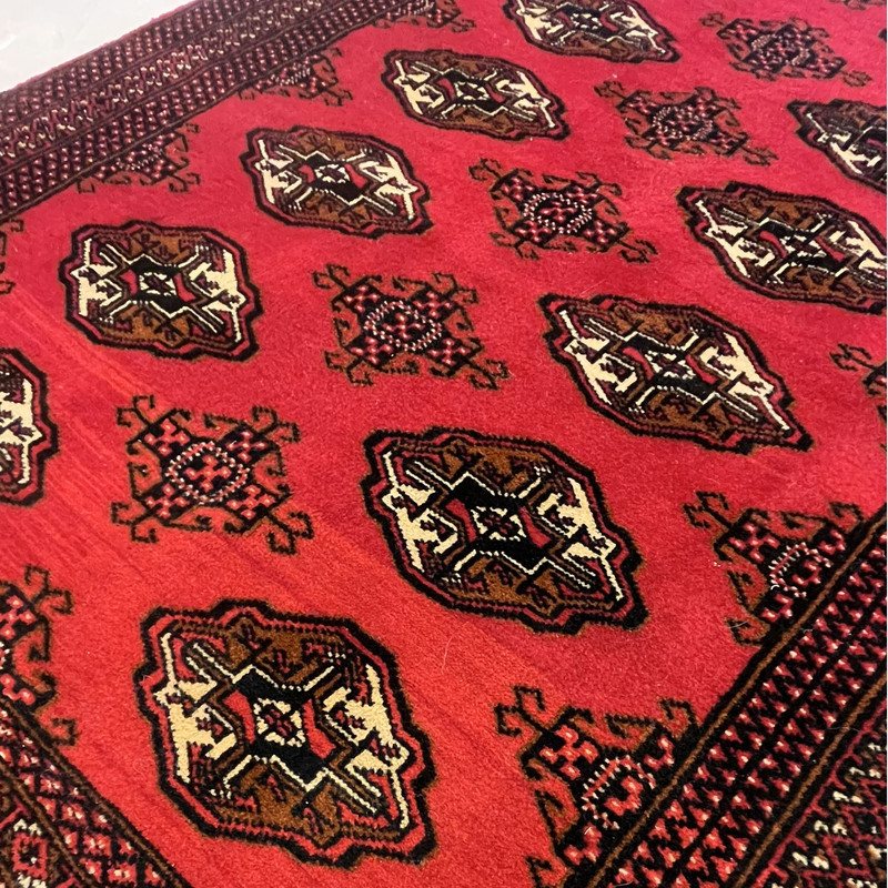 فرش دستبافت یک و نیم متری طرح ترکمن کد nkp.rj2 زمینه قرمز