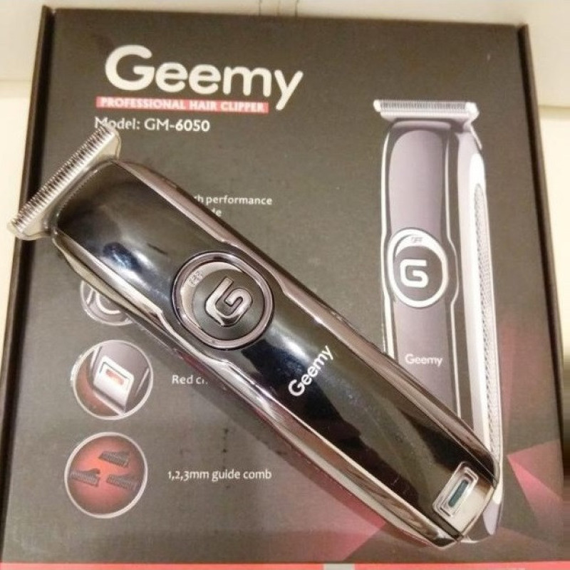 ماشین اصلاح موی سر و صورت جیمی مدل GM-6050 با تیغه استیل ضد زنگ، اصلاح برش مستقیم با دقت 0.1 میلی‌متر، قابلیت صفرزن، خط زن و حجم زن، باتری با 70 دقیقه زمان استفاده و نمایشگر وضعیت شارژ و سه شانه اصلاح 1، 2 و 3 میلی‌متری