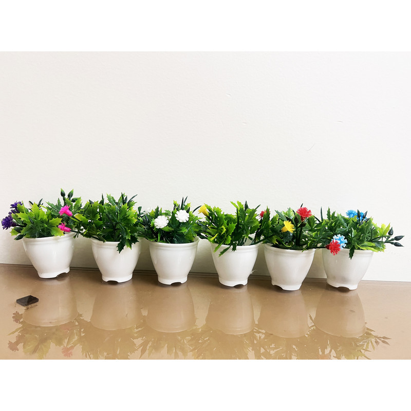 گلدان کوچک تزئینی به همراه گل مصنوعی مدل مینی رزی مجموعه 6 عددی با ابعاد 5x3x3 سانتی‌متر و وزن 100 گرم