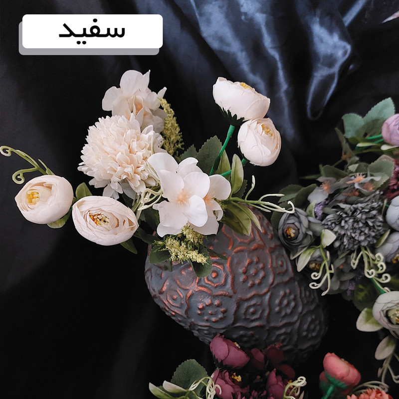 گل مصنوعی مدل ترکیبی نسترن و داودی با گل‌های پفکی و برگ تزئینی، جنس پارچه، ابعاد 15x15x25 سانتی‌متر، وزن 300 گرم