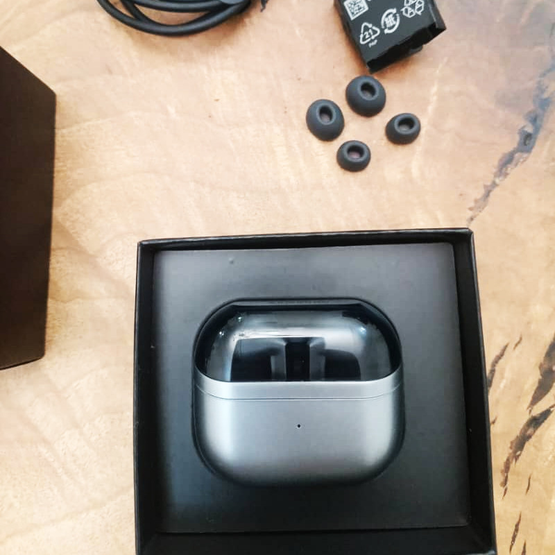 هدفون بلوتوثی مدل buds 3 pro 2025