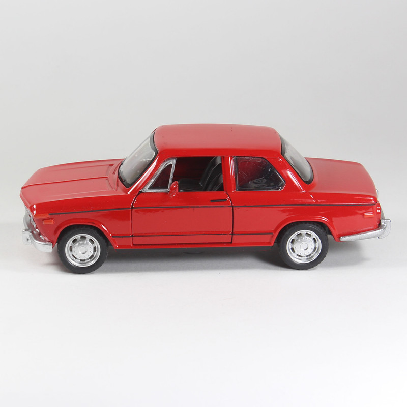 ماشین بازی مدل BMW 2002 کد 0098
