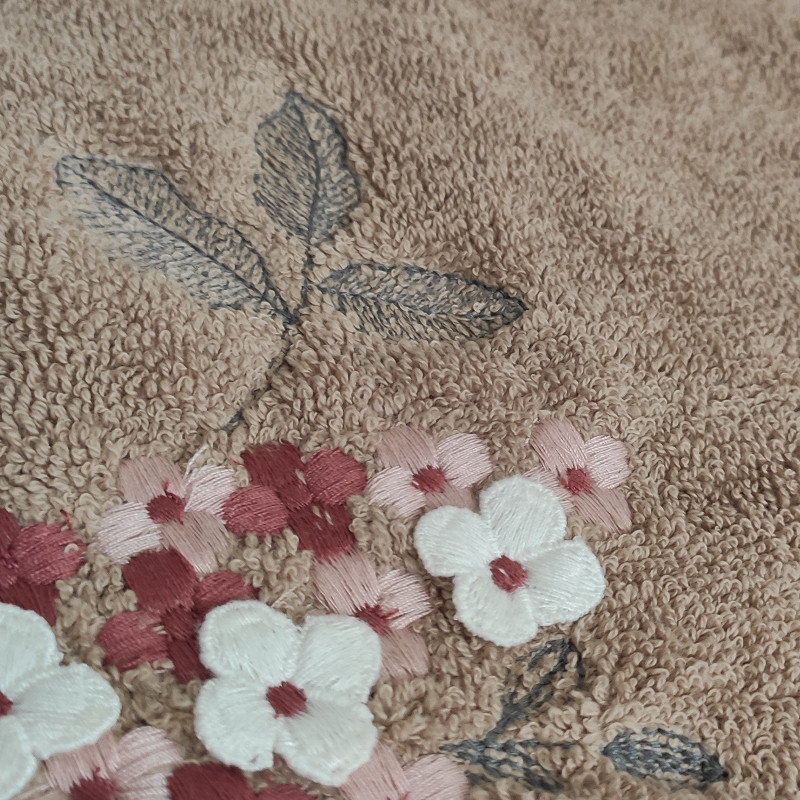 حوله دستی لاروسا مدل Spring کد 66 سایز 40x75 سانتی متر