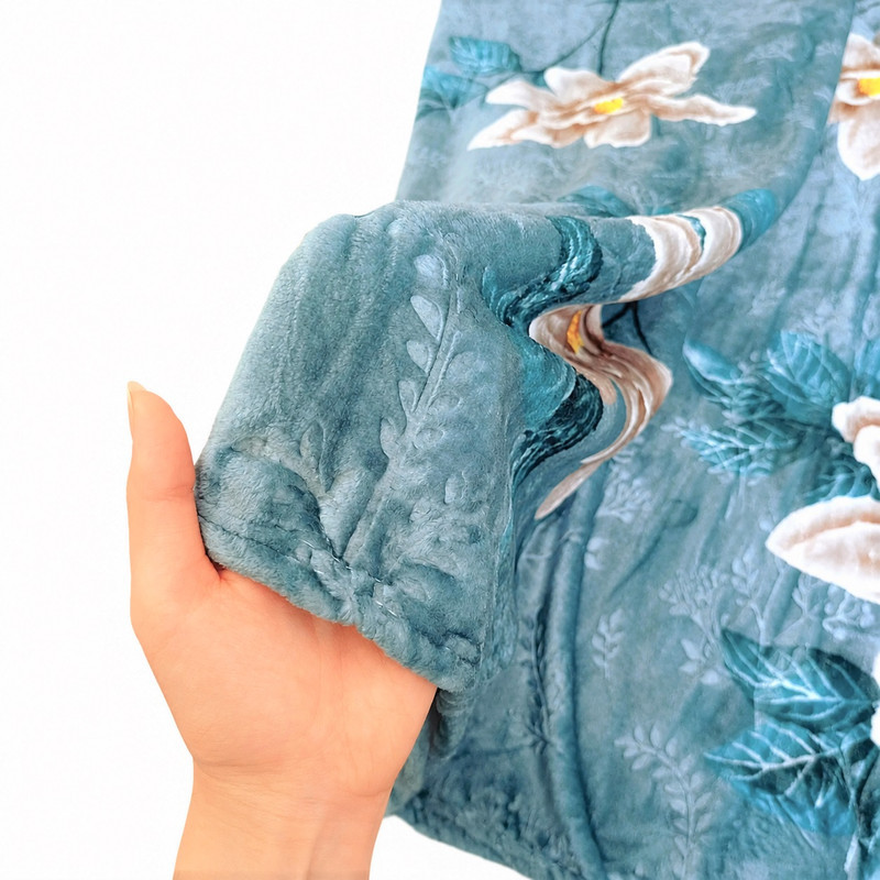 پتو مسافرتی 2 نفره مدل گل برجسته طرح لیلیوم سایز 240x220 سانتی‌متر