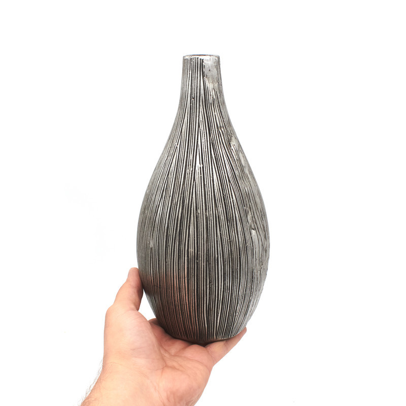 گلدان دکوری پلی‌استر مجموعه 3 عددی با ابعاد 16×16×40 سانتی‌متر و وزن 1000 گرم