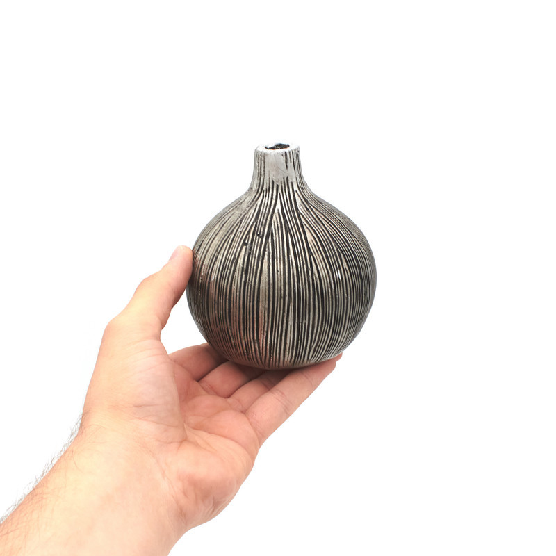 گلدان دکوری پلی‌استر مجموعه 3 عددی با ابعاد 16×16×40 سانتی‌متر و وزن 1000 گرم
