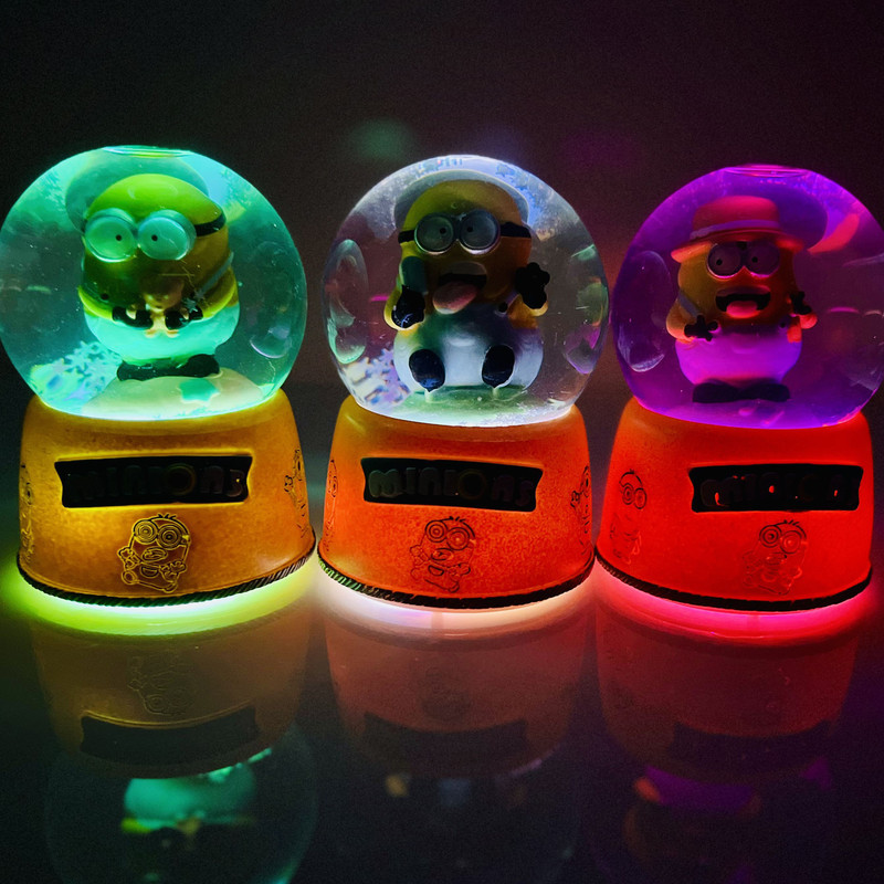 گوی چراغ‌دار مدل minions طرح مینیون بازیگوش کد D63788