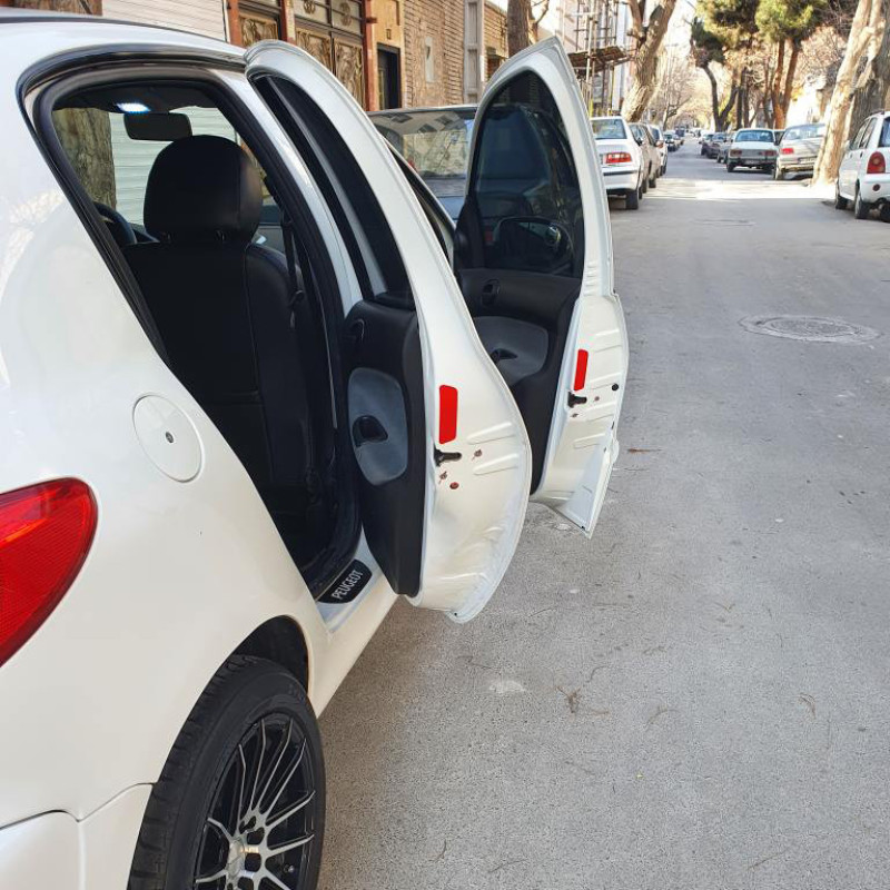 برچسب شبرنگ هشدار باز بودن درب خودرو رفلکتر مدل R7YP7 مناسب برای پژو 207 بسته 4 عددی