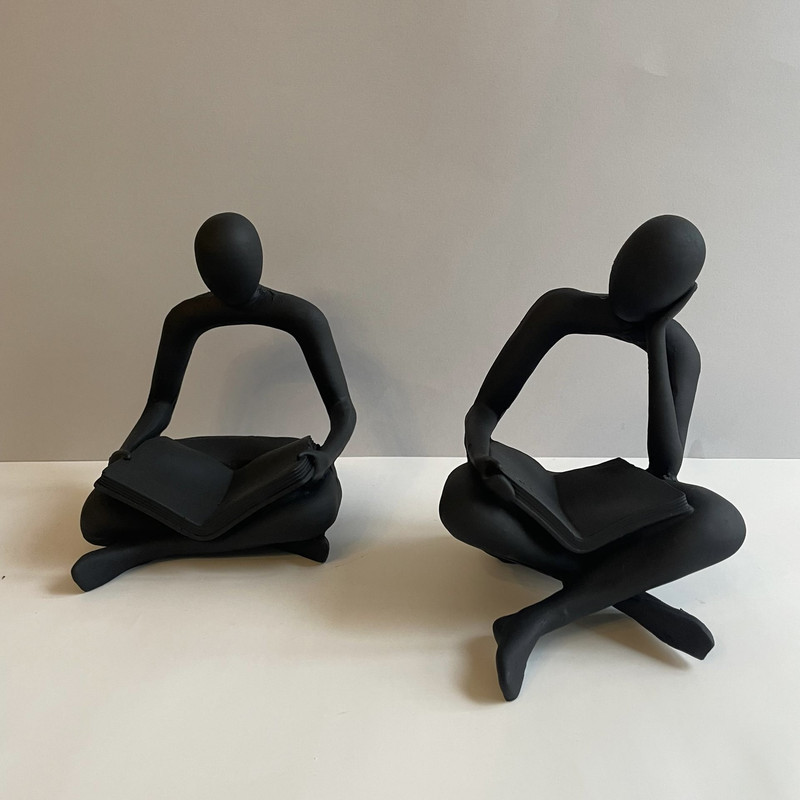 مجسمه مدل رومیزی طرح کتابخوان مجموعه ۲ عددی