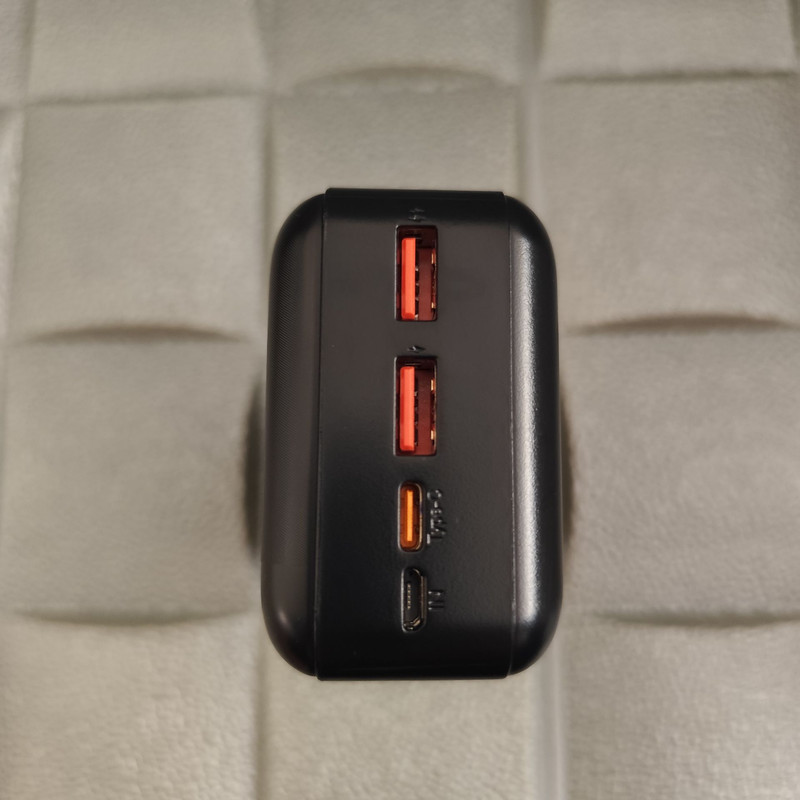 پاوربانک 22.5 وات دیپک مدل DP-B33 ظرفیت 30000 میلی‌آمپر ساعت به همراه کابل USB-C