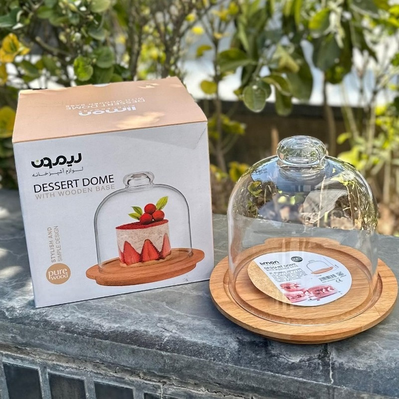 ظرف سرو پنیر پایه چوبی با درپوش شیشه‌ای شفاف، ابعاد 17.5×17.5×16، وزن 500 گرم، مناسب شستشو با دست، فرم دایره‌ای