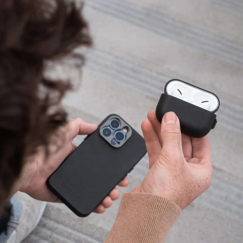 کاور سندمارک مدل Pro Leather مناسب برای کیس اپل Airpods Pro به همراه بند